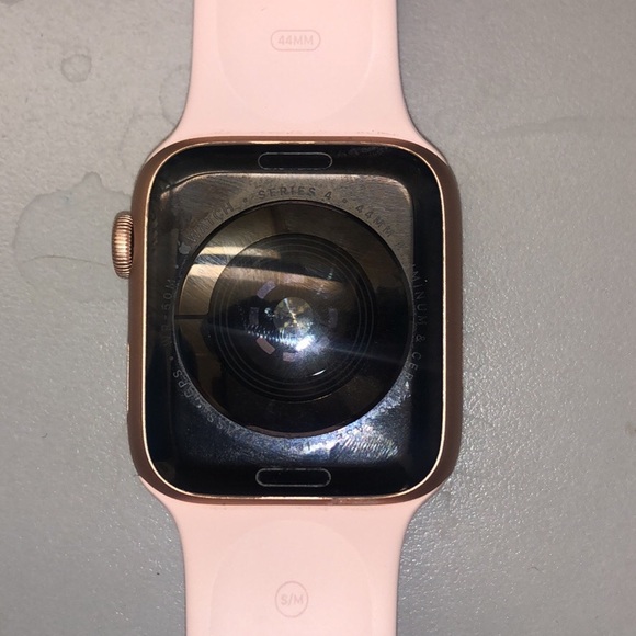 Apple Watch Series 4 44mm Rose Gold - Picture 2 of 6